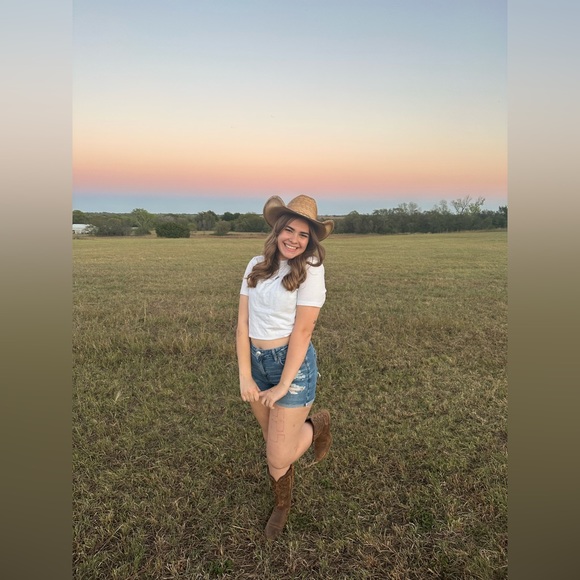 Meet your Posher, Niya - Picture 5 of 5